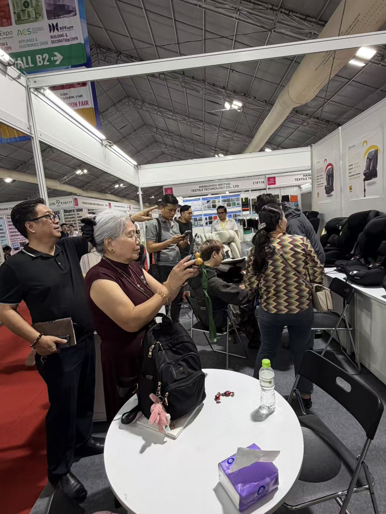 Nembus jero pasar Vietnam lan entuk kesempatan industri - Pameran BEWELL Vietnam kasil rampung, mbukak kunci segara biru anyar kanggo kursi safety mobil bocah-bocah ing Vietnam